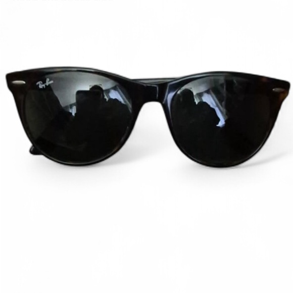 Authentic Ray-Ban Classic Tortoise Sunglasses with Dark Lenses RB2185 - Picture 2 of 3